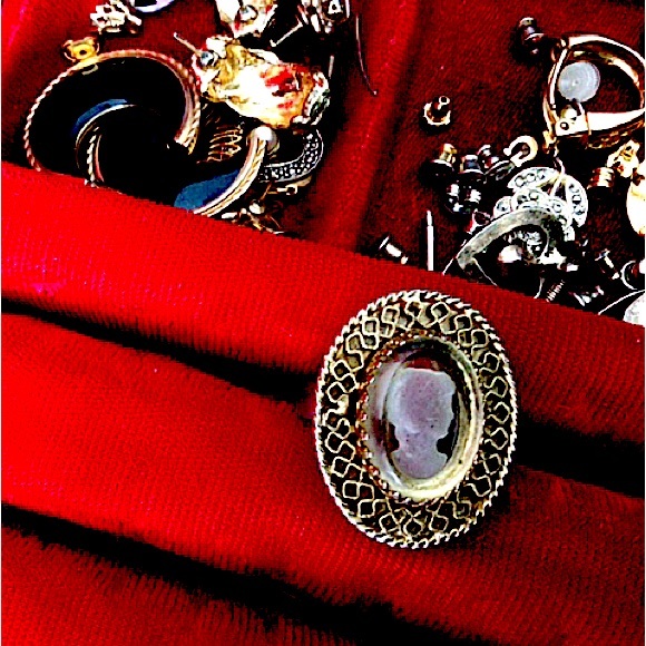 Costume ring - Picture 1 of 1